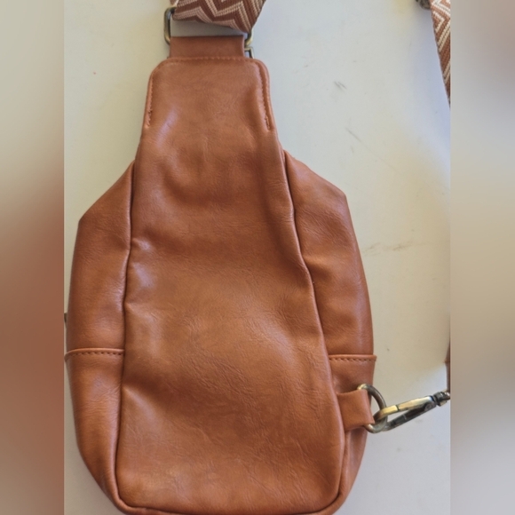 Sling Bag Brown Crossbody Pockets Credit Card Holder Zippers Faux Leather Lined - Picture 9 of 15